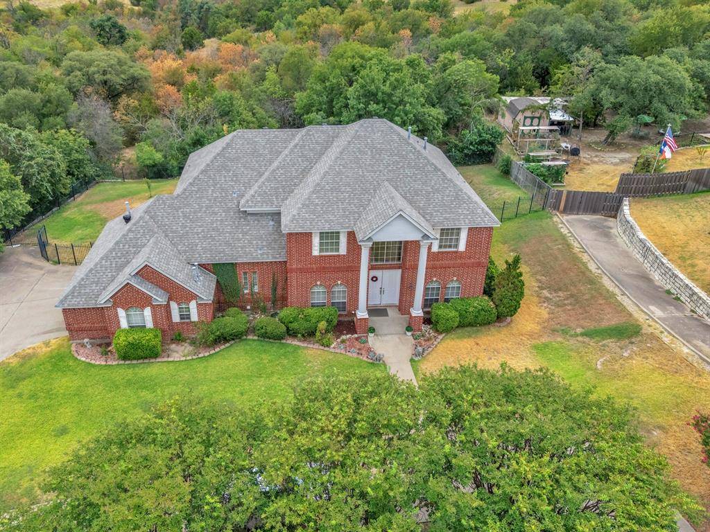 333 Coach House Circle, Fort Worth, TX 76108