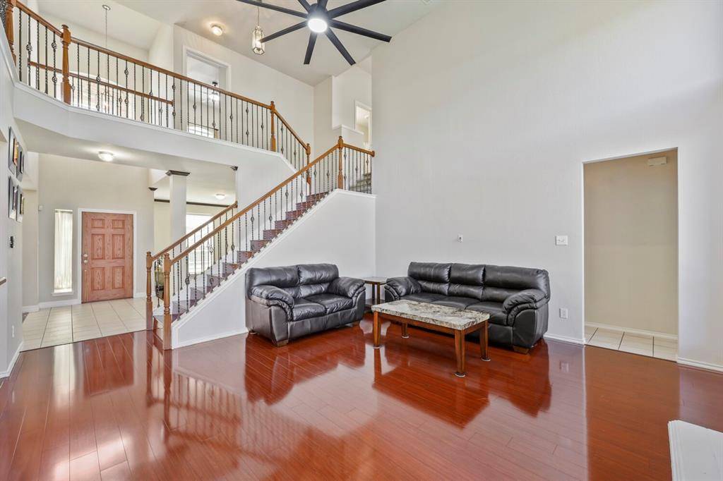 5828 Ivy Glen Drive, Grand Prairie, TX 75052