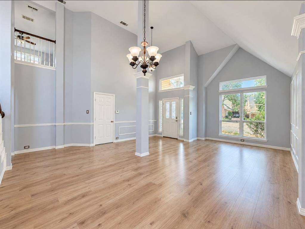 802 Crest Ridge Court, Irving, TX 75061