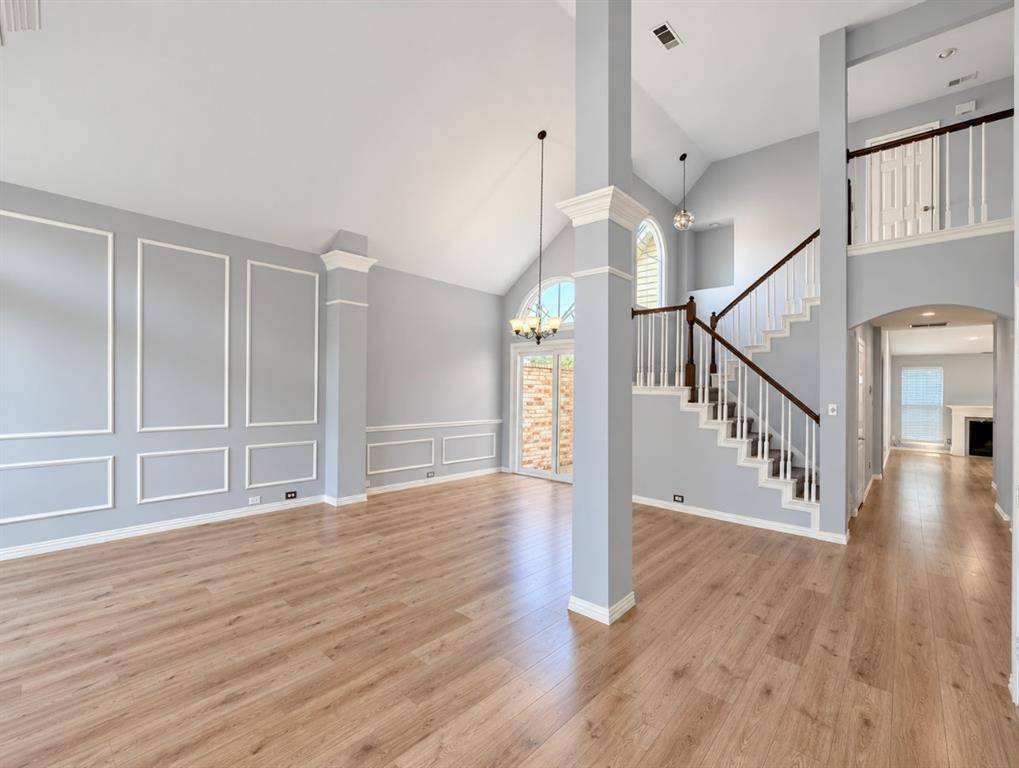 802 Crest Ridge Court, Irving, TX 75061