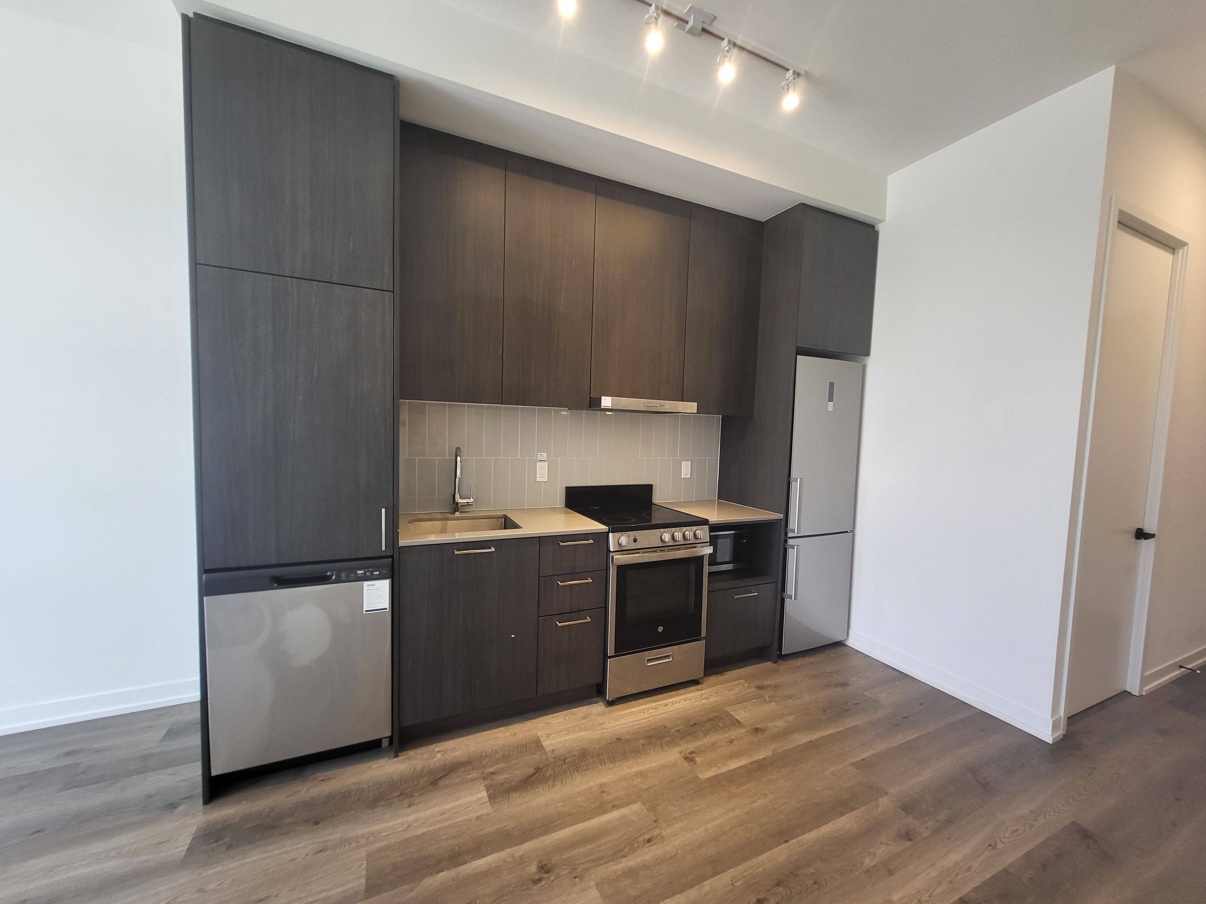 195 Commerce ST #111, Vaughan, ON L4K 0P9