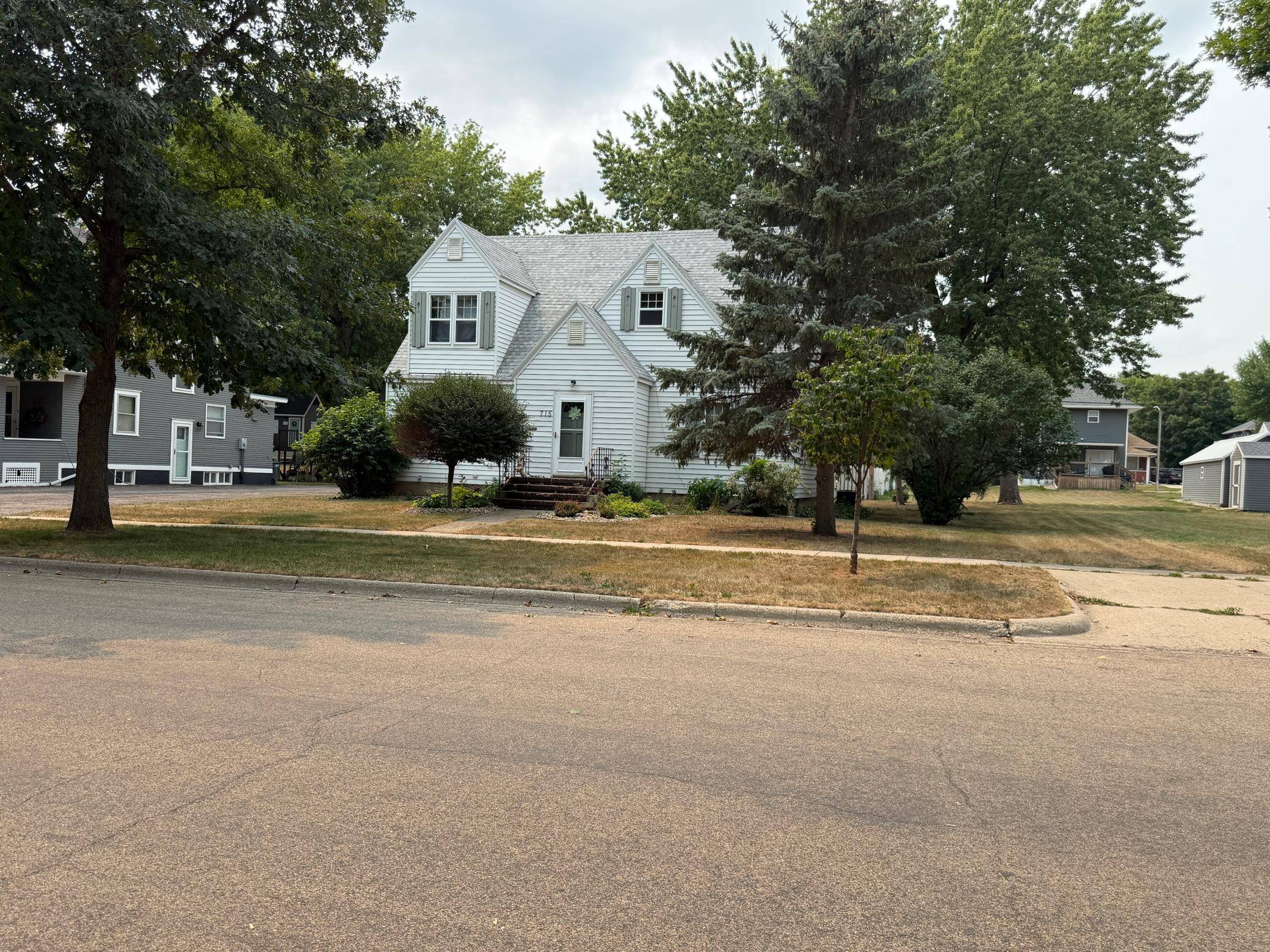 715 N Mckenzie ST, Luverne, MN 56156