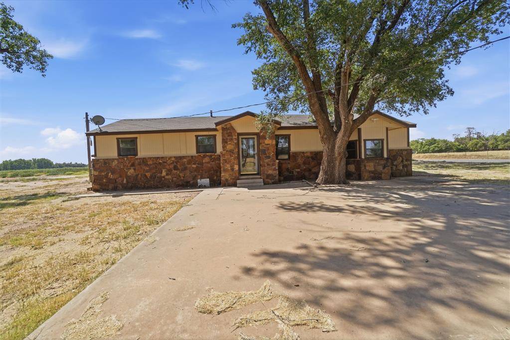 15801 S County Road 2064 RD, Altus, OK 73521