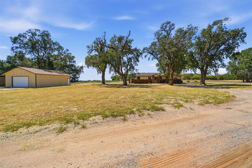 15801 S County Road 2064 RD, Altus, OK 73521