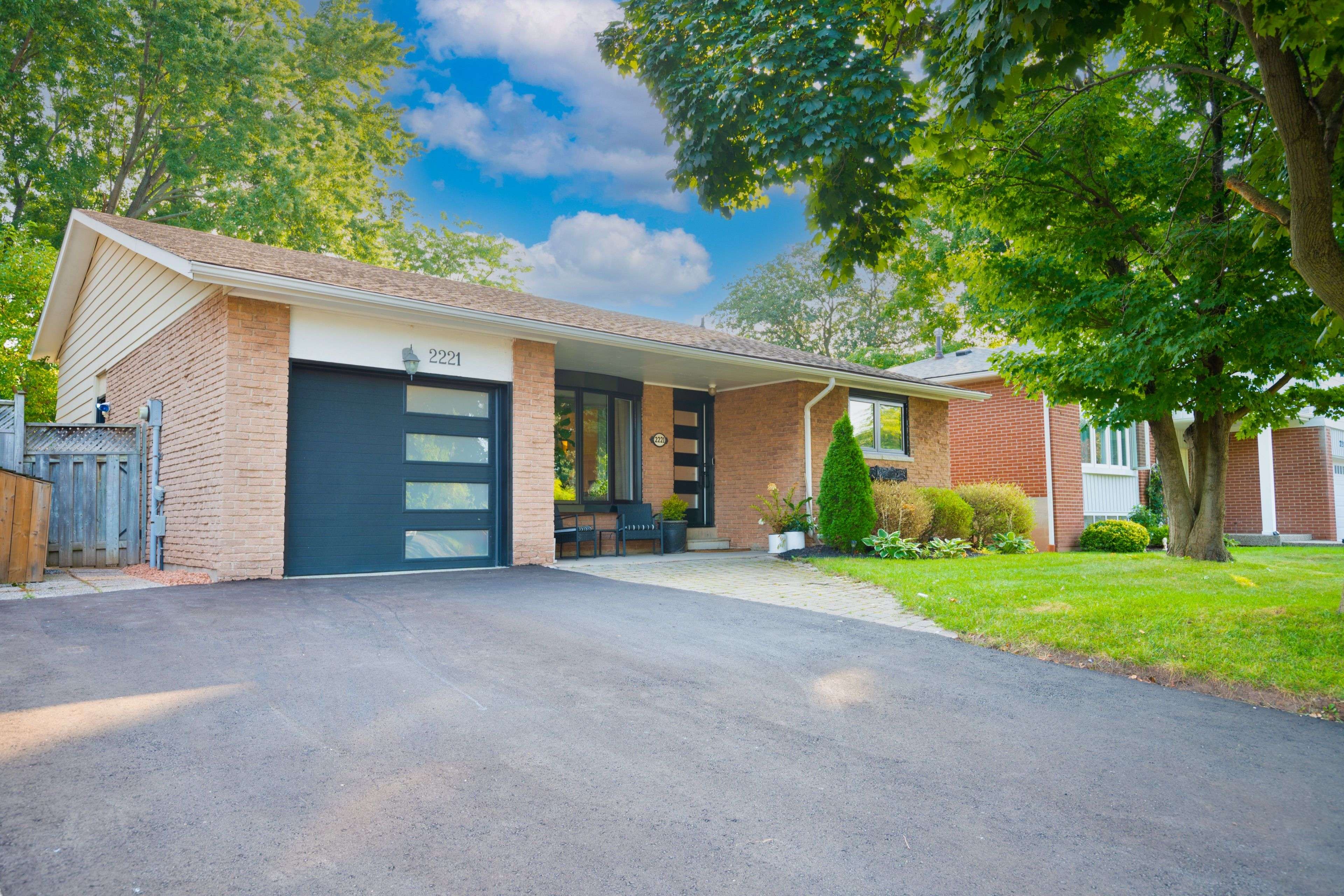 2221 Wyandotte DR, Oakville, ON L6L 2T4