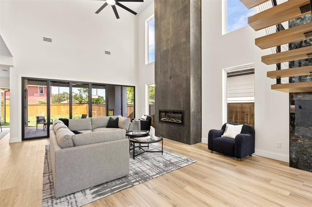 1407 Pueblo Street, Dallas, TX 75212
