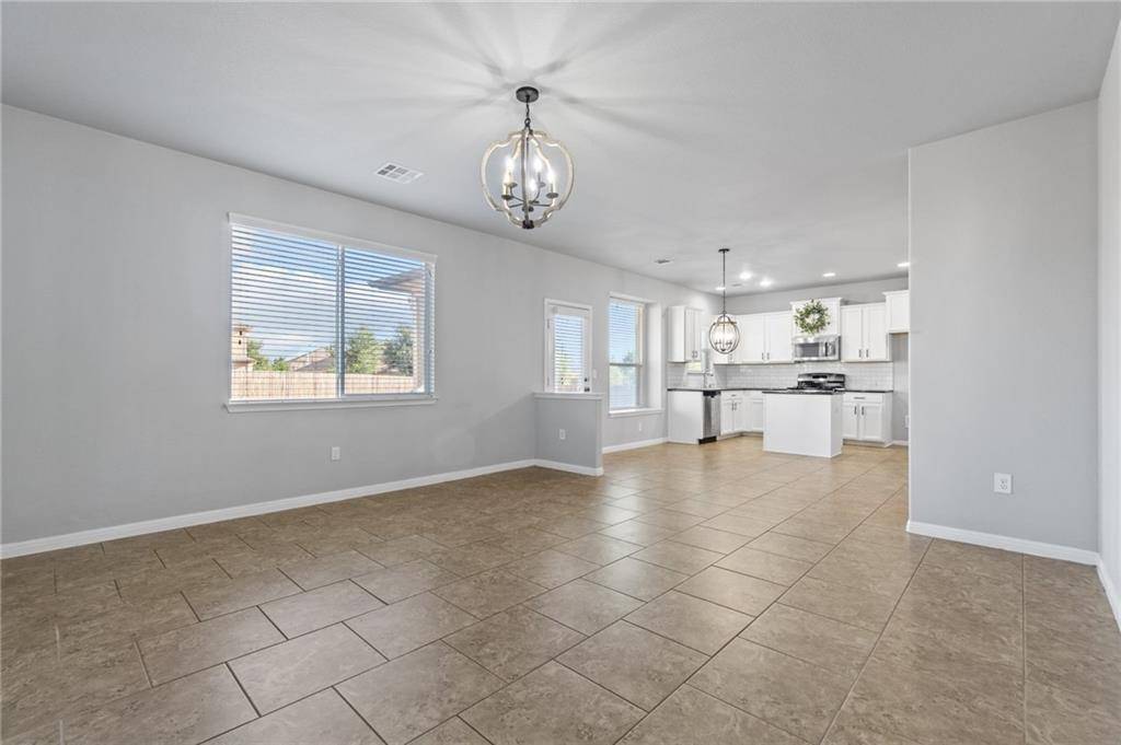 170 Kingfisher LN, Kyle, TX 78640