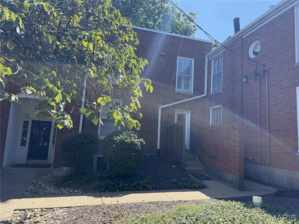 1130 S Mason RD, Town And Country, MO 63131