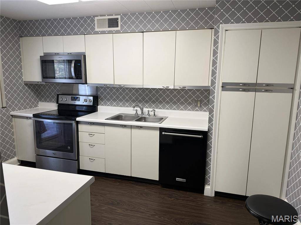 1130 S Mason RD, Town And Country, MO 63131