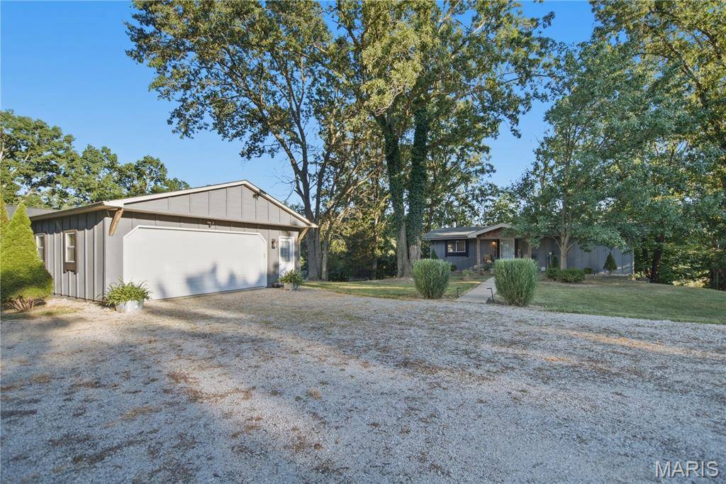 160 Westlake TRL, Litchfield, IL 62056