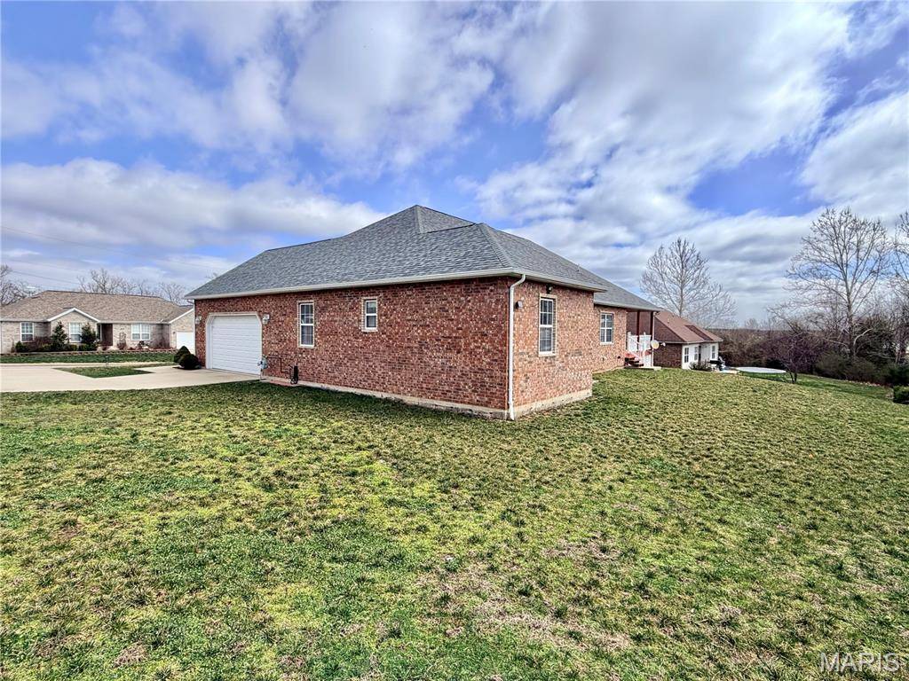 220 April DR, St Robert, MO 65584