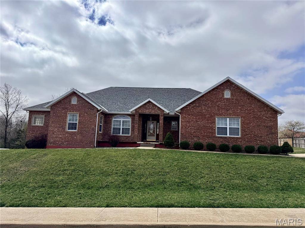 220 April DR, St Robert, MO 65584