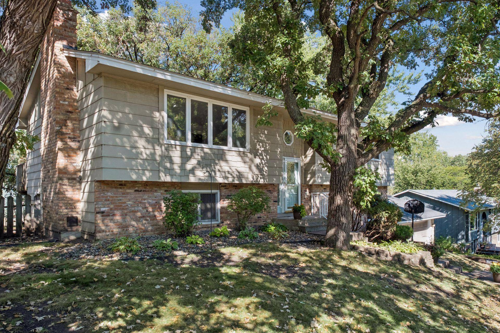 16015 Oak Shore DR, Lakeville, MN 55044