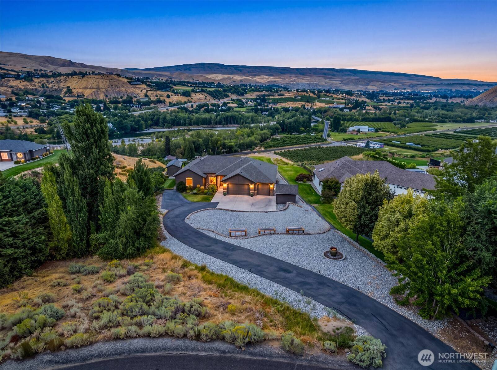 3045 Eastview LN, Wenatchee, WA 98801