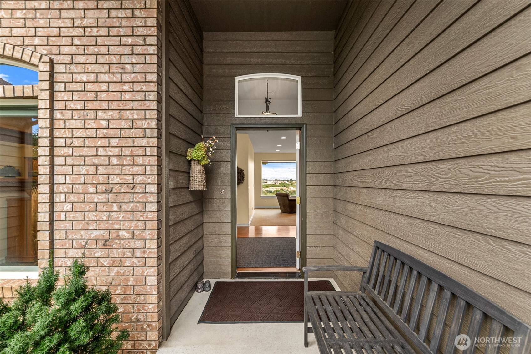 3045 Eastview LN, Wenatchee, WA 98801