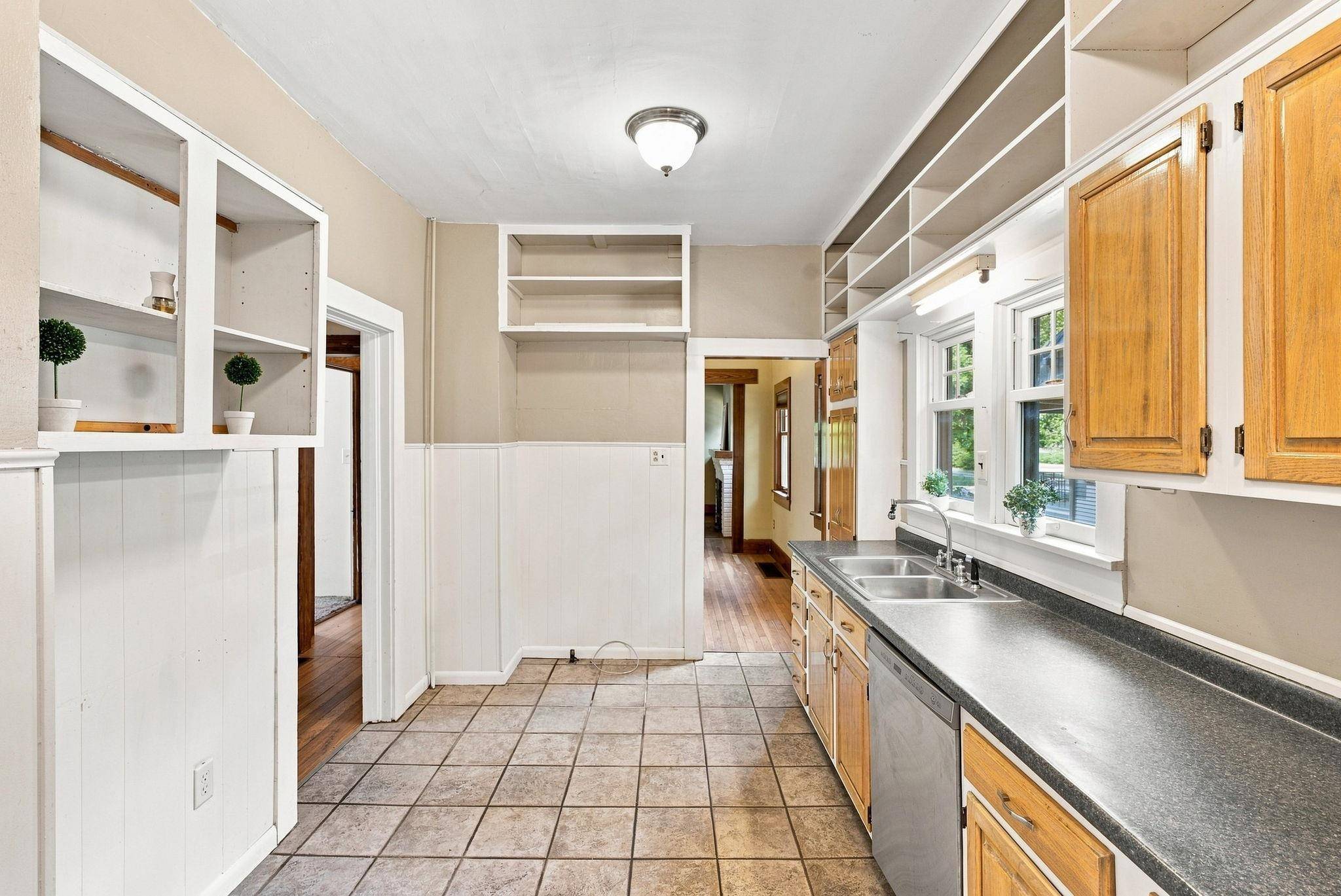 842 N Litchfield Ave, Wichita, KS 67203
