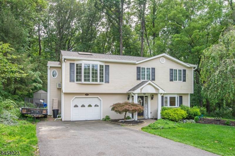 42 Scenic Dr, Green Twp., NJ 07821