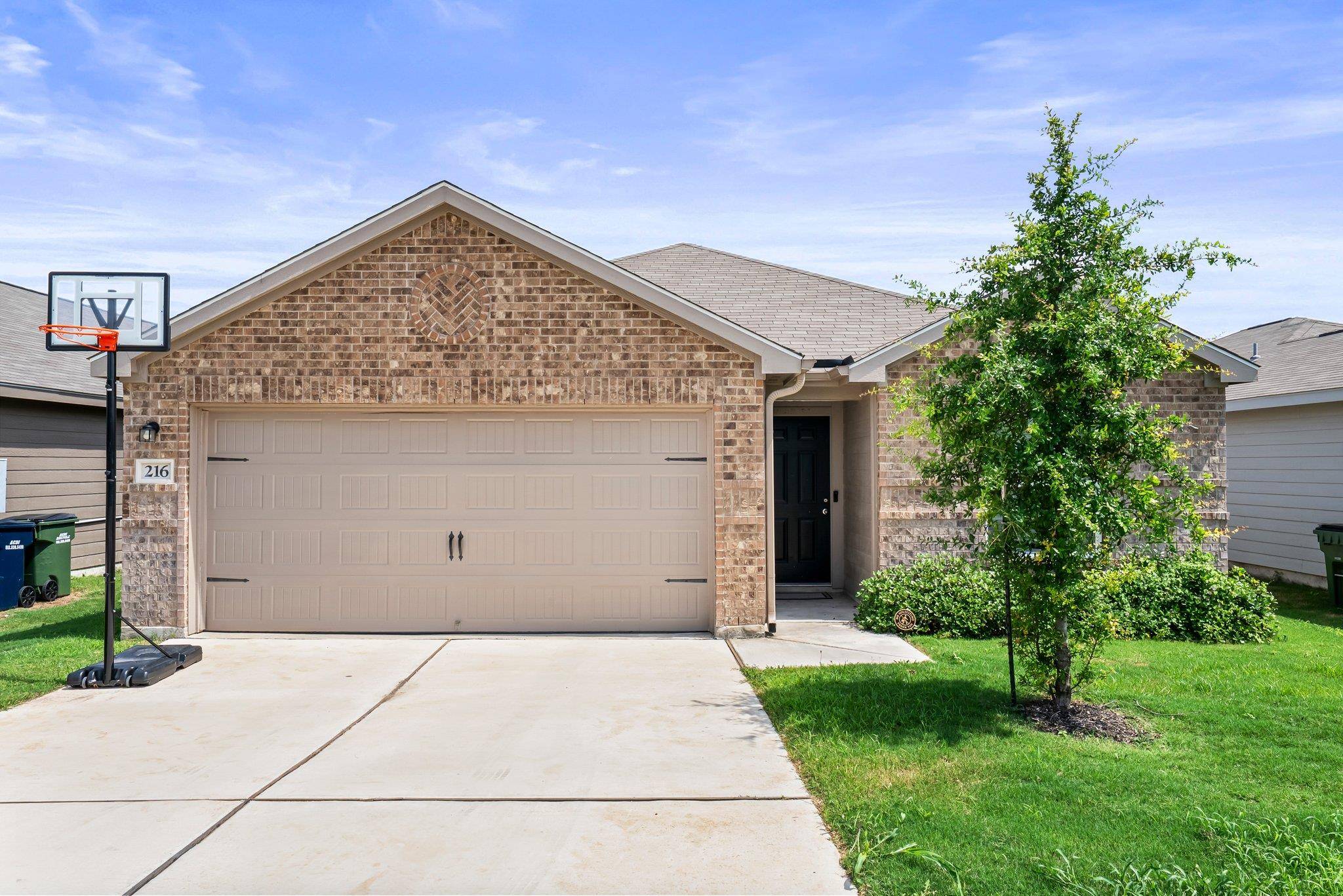 216 Wincanton LN, Jarrell, TX 76537