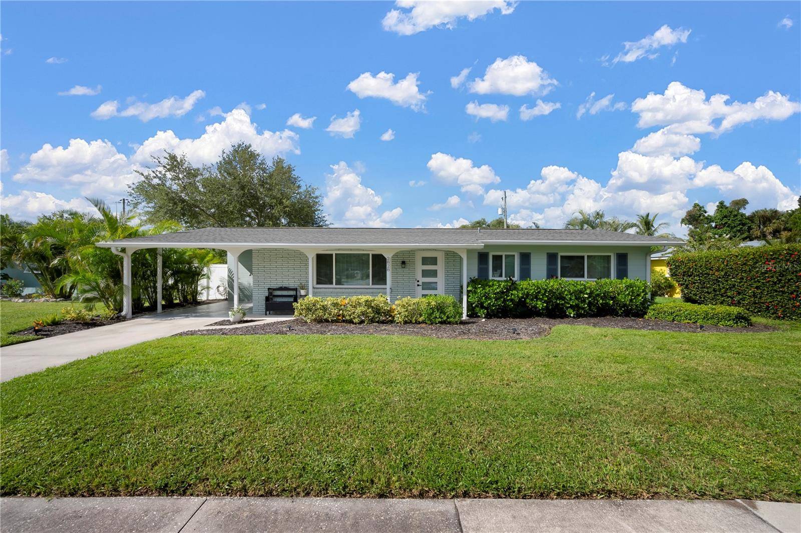 2828 GULF GATE DR, Sarasota, FL 34231