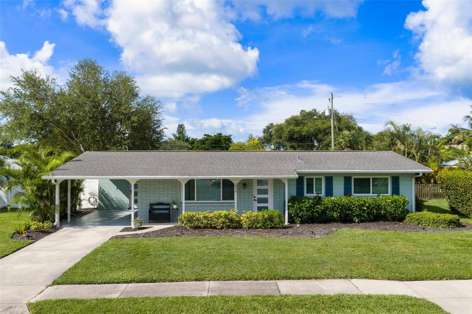 2828 GULF GATE DR, Sarasota, FL 34231