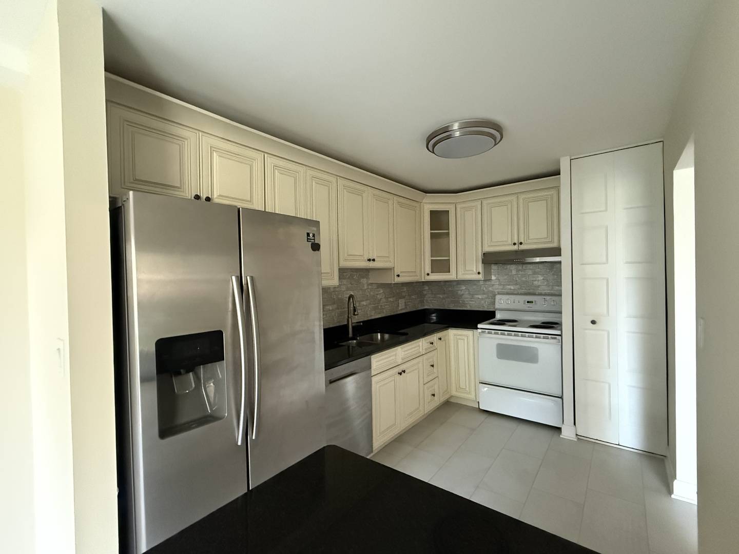 2 Villa Verde DR #113, Buffalo Grove, IL 60089