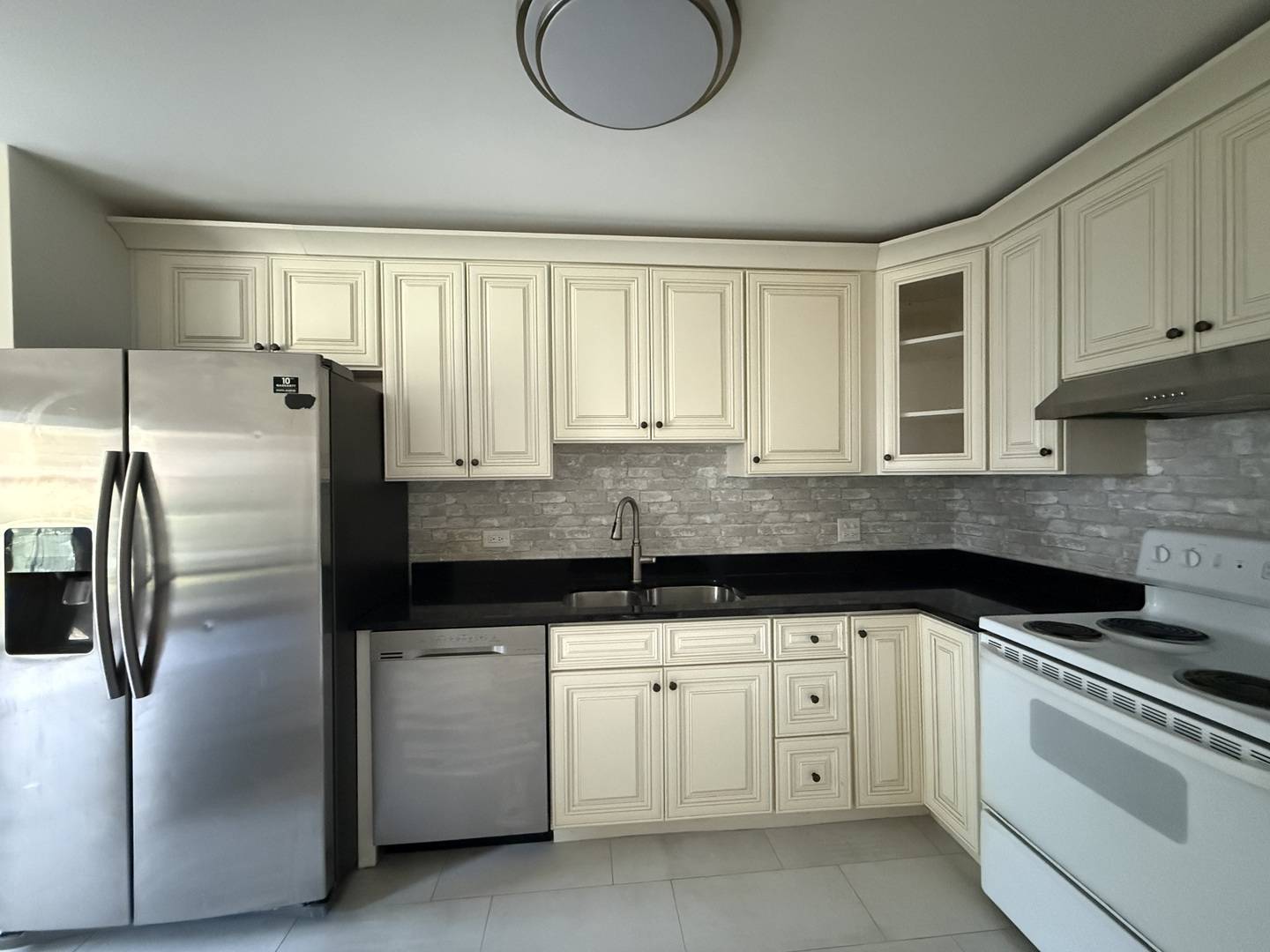 2 Villa Verde DR #113, Buffalo Grove, IL 60089