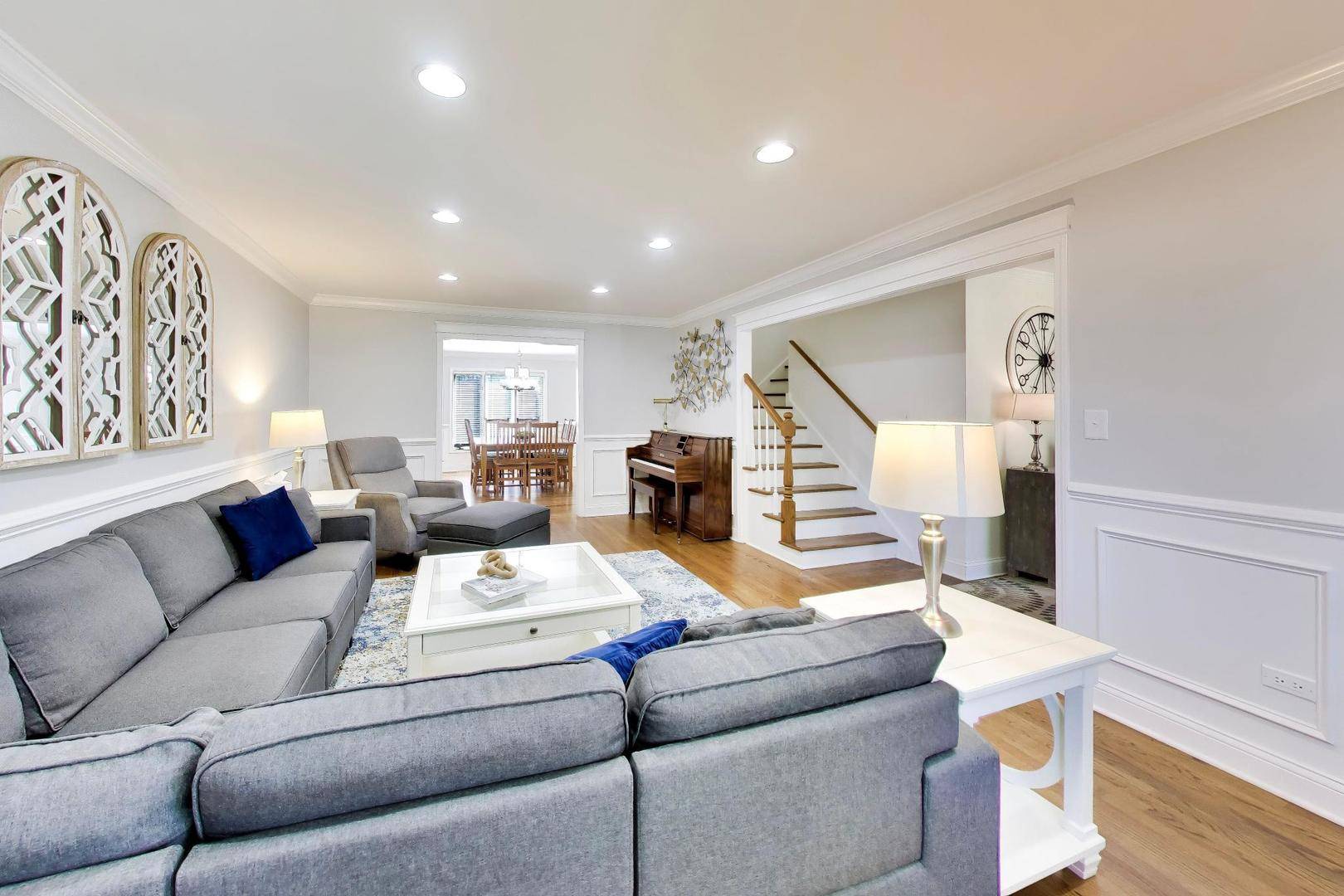 1016 Liberty DR, Naperville, IL 60540