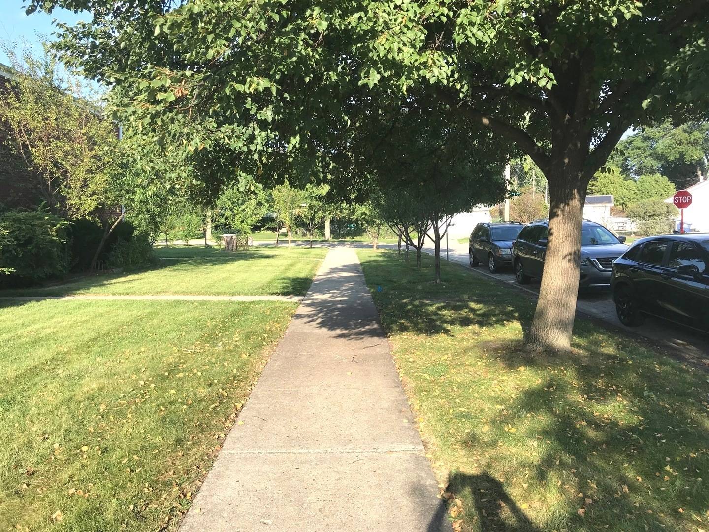 772 E 5TH CT #A, Des Plaines, IL 60016