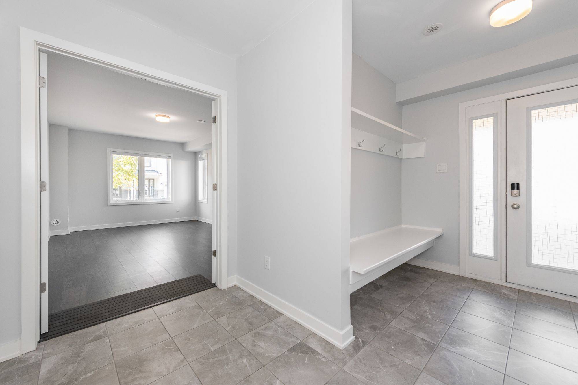 546 Woven Private, Stittsville - Munster - Richmond, ON K2S 3B2