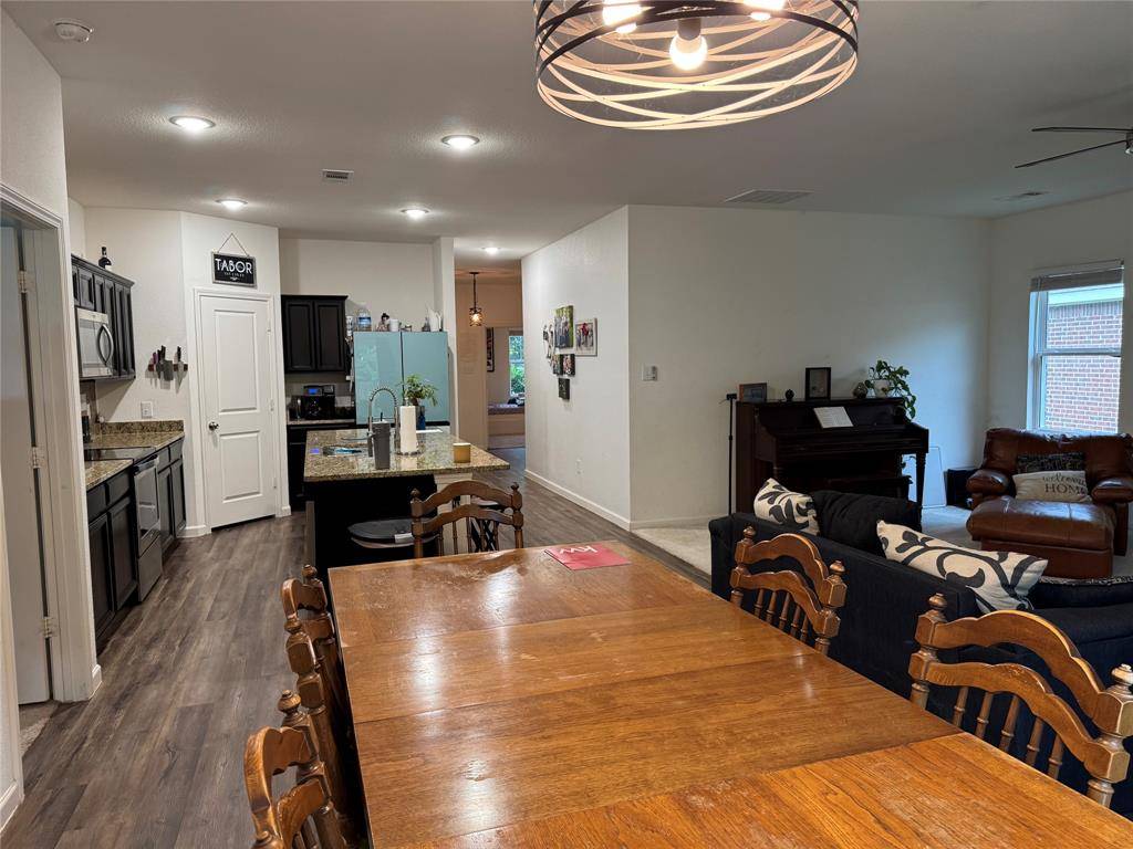 2209 Cinnamon Springs Road, Glenn Heights, TX 75154
