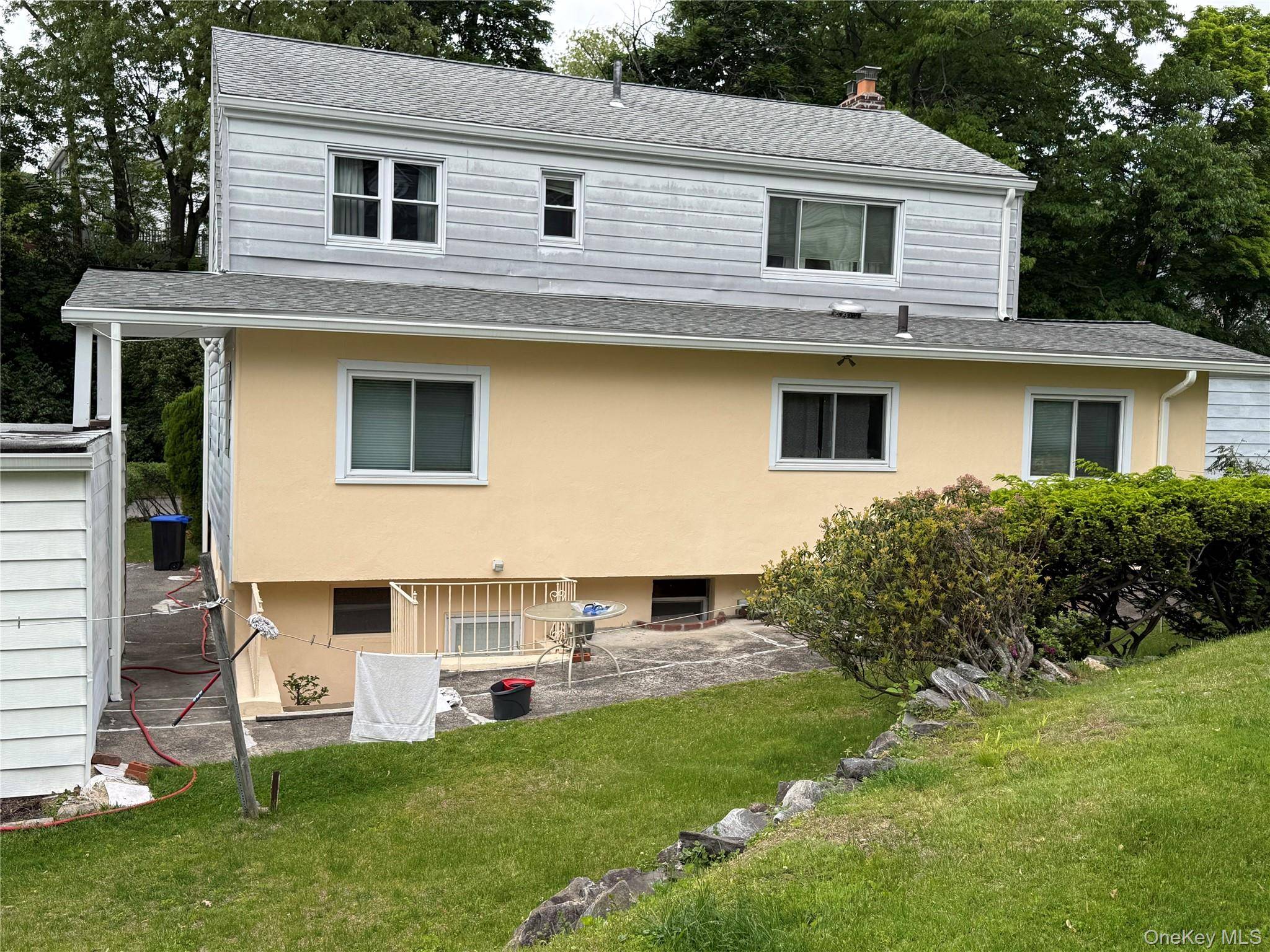 80 Roberts LN, Yonkers, NY 10701