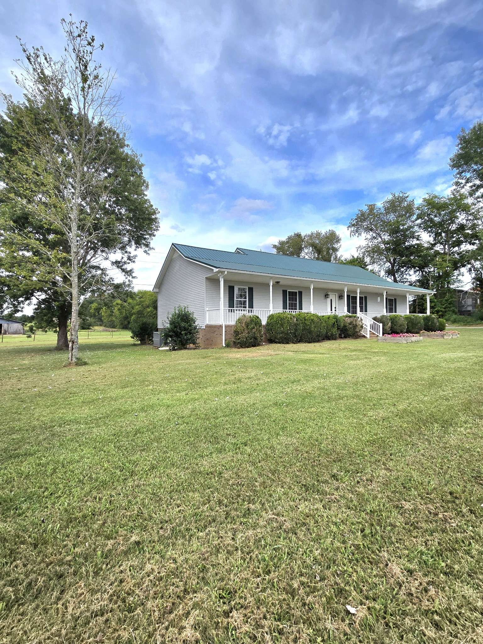 1960 Port Royal Rd, Adams, TN 37010