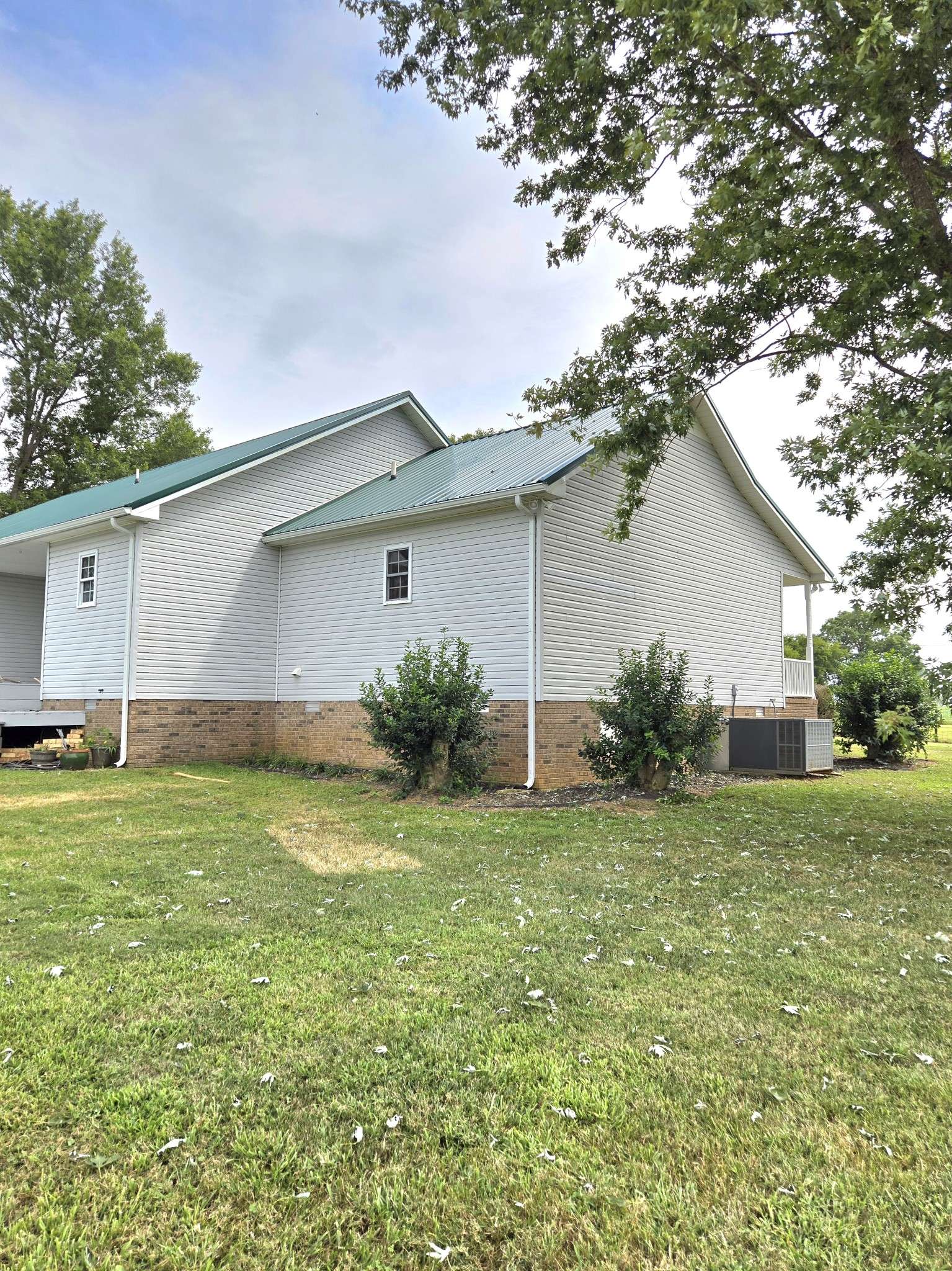 1960 Port Royal Rd, Adams, TN 37010