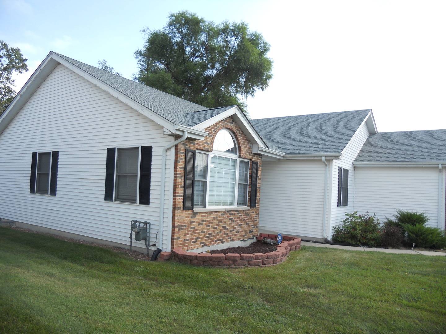 251 Hillcrest LN, Steger, IL 60475