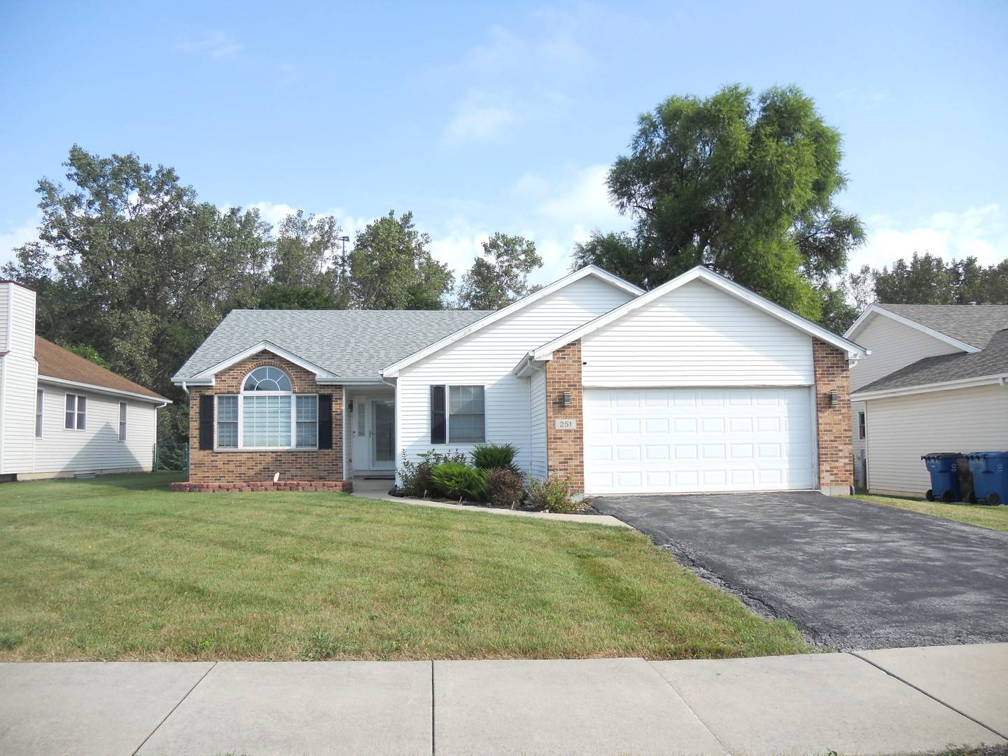 251 Hillcrest LN, Steger, IL 60475
