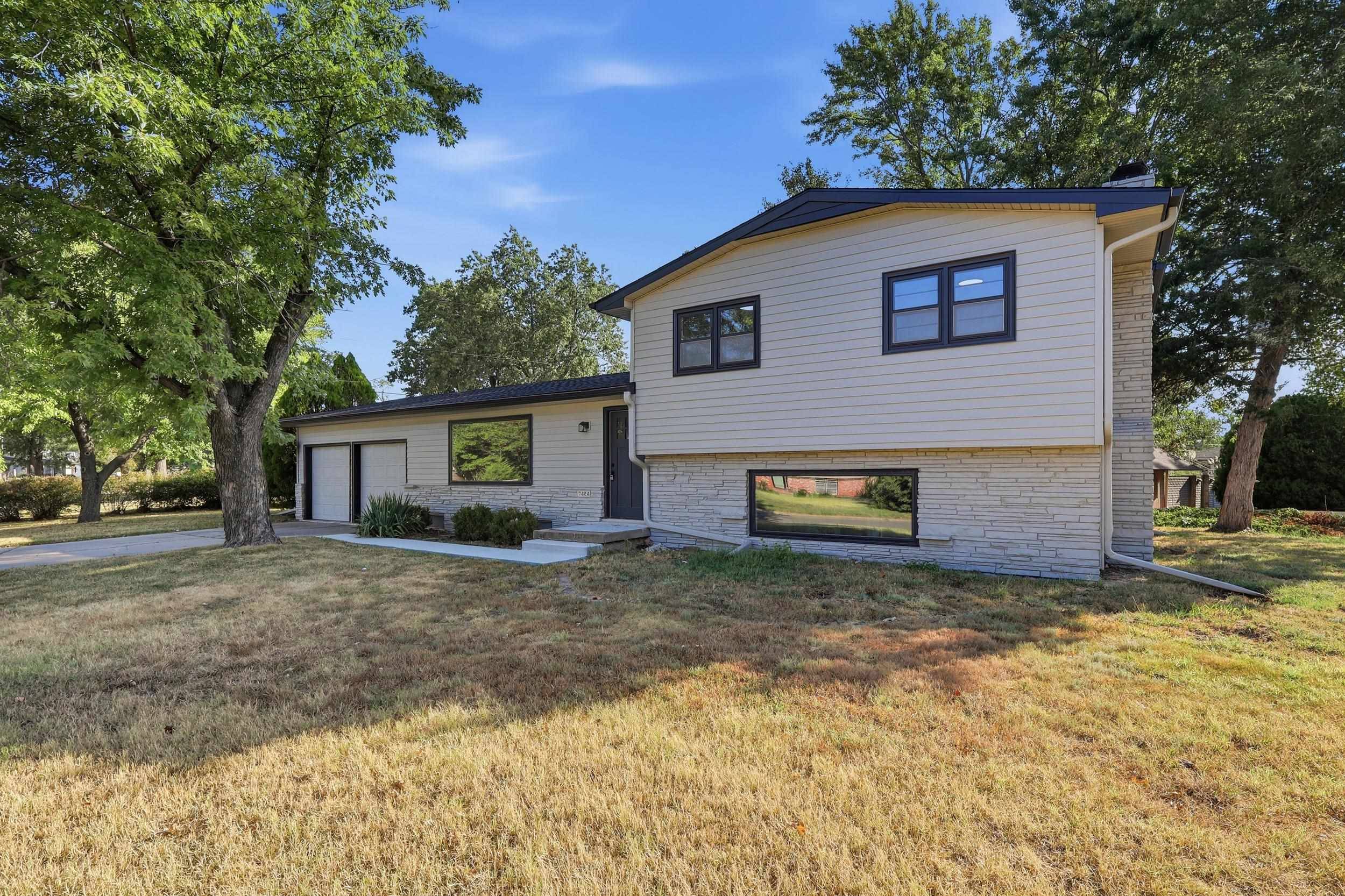 7424 W 11th St N, Wichita, KS 67212