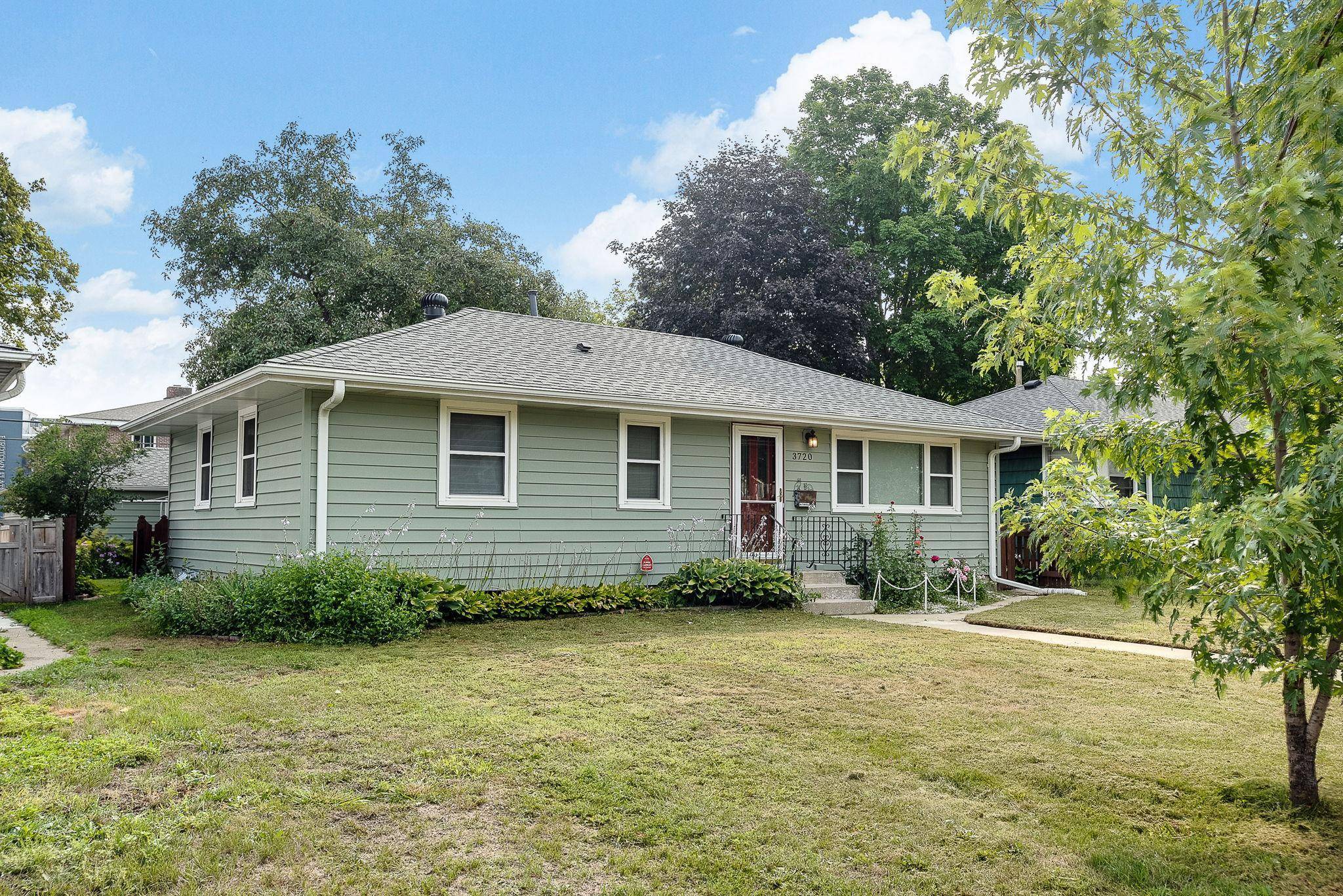 3720 Hubbard AVE N, Robbinsdale, MN 55422