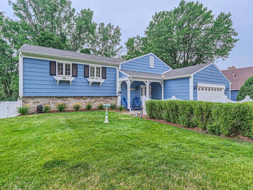 1454 Bussard CT, Arden Hills, MN 55112