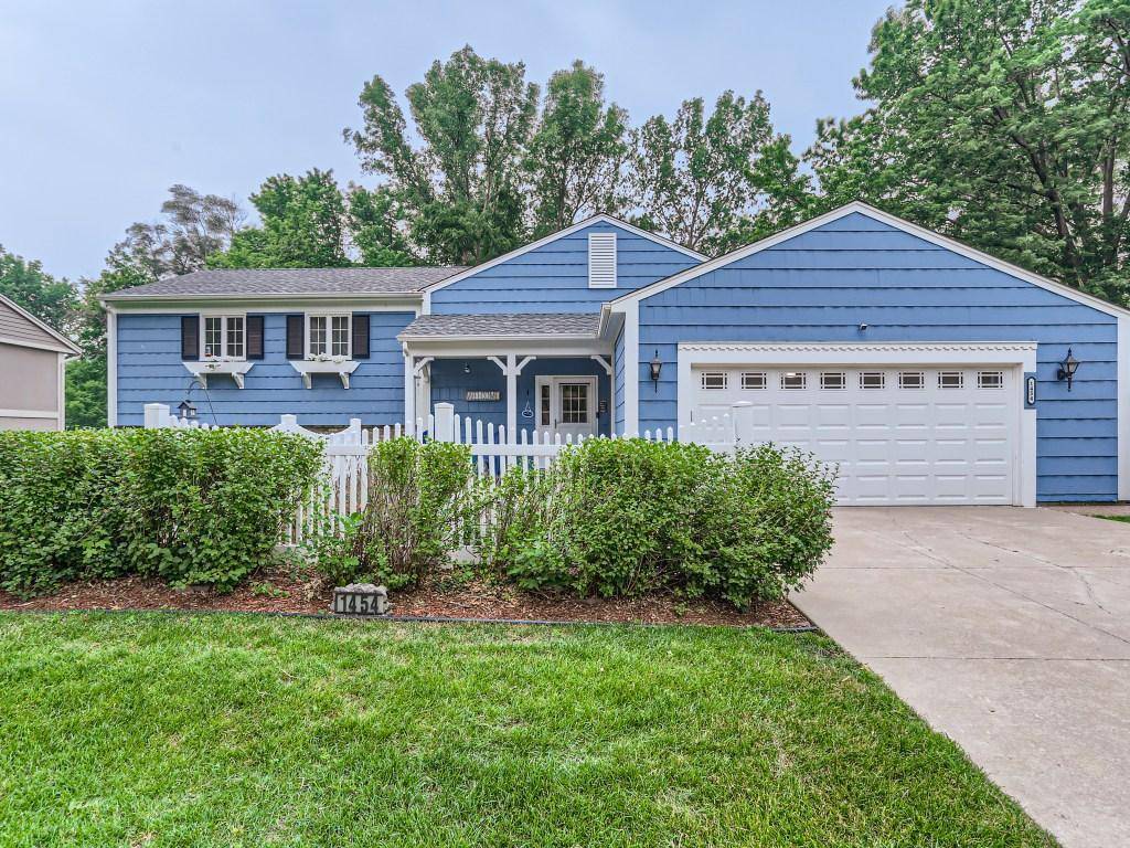 1454 Bussard CT, Arden Hills, MN 55112