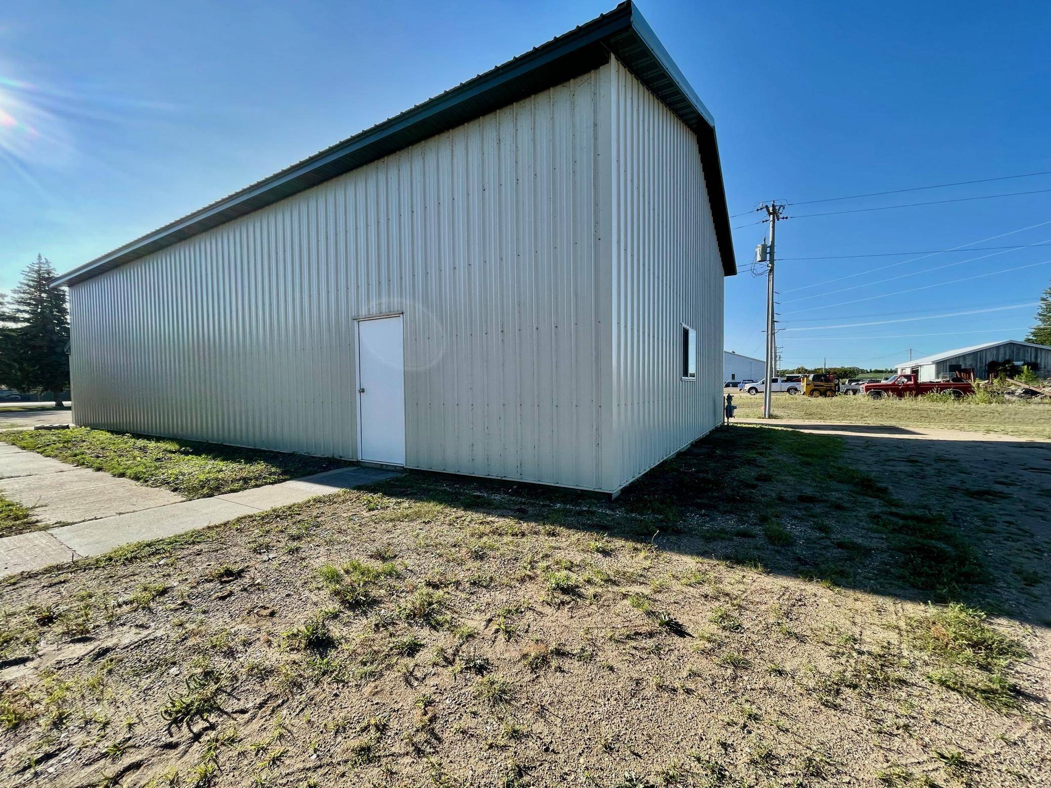 416 1/2 S Lake AVE, Battle Lake, MN 56515