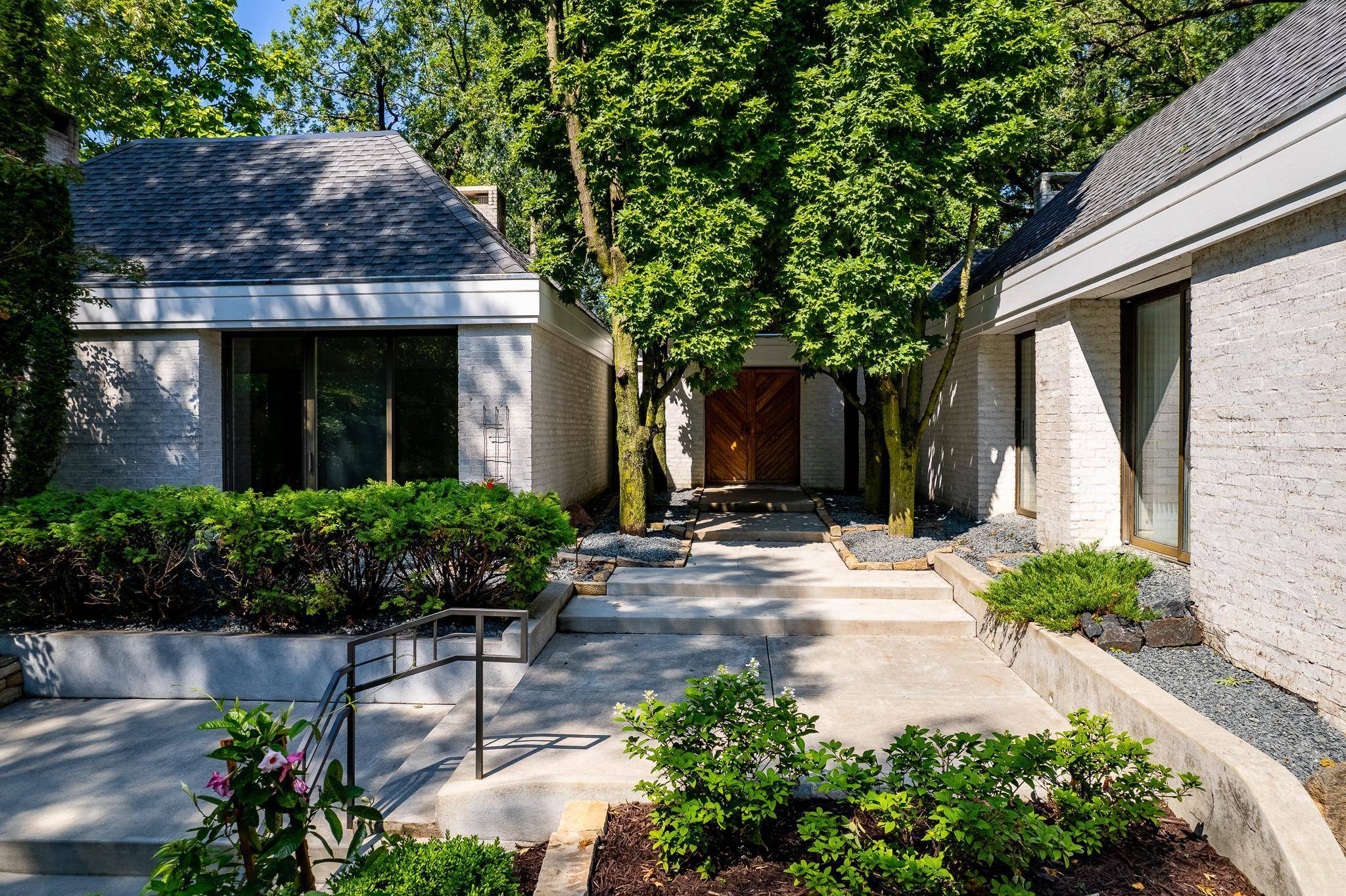 5016 Ridge RD, Edina, MN 55436