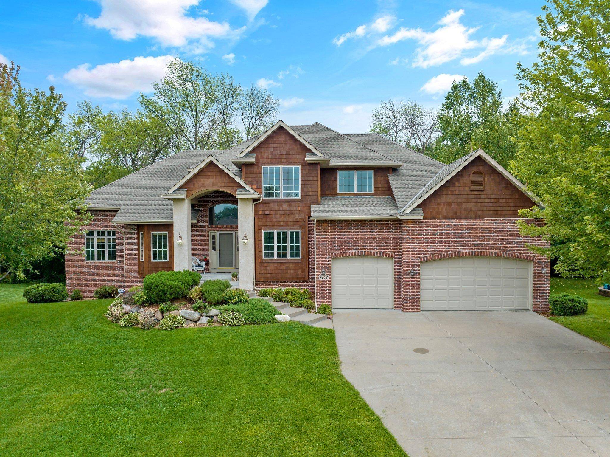 7353 Peltier CIR, Centerville, MN 55038