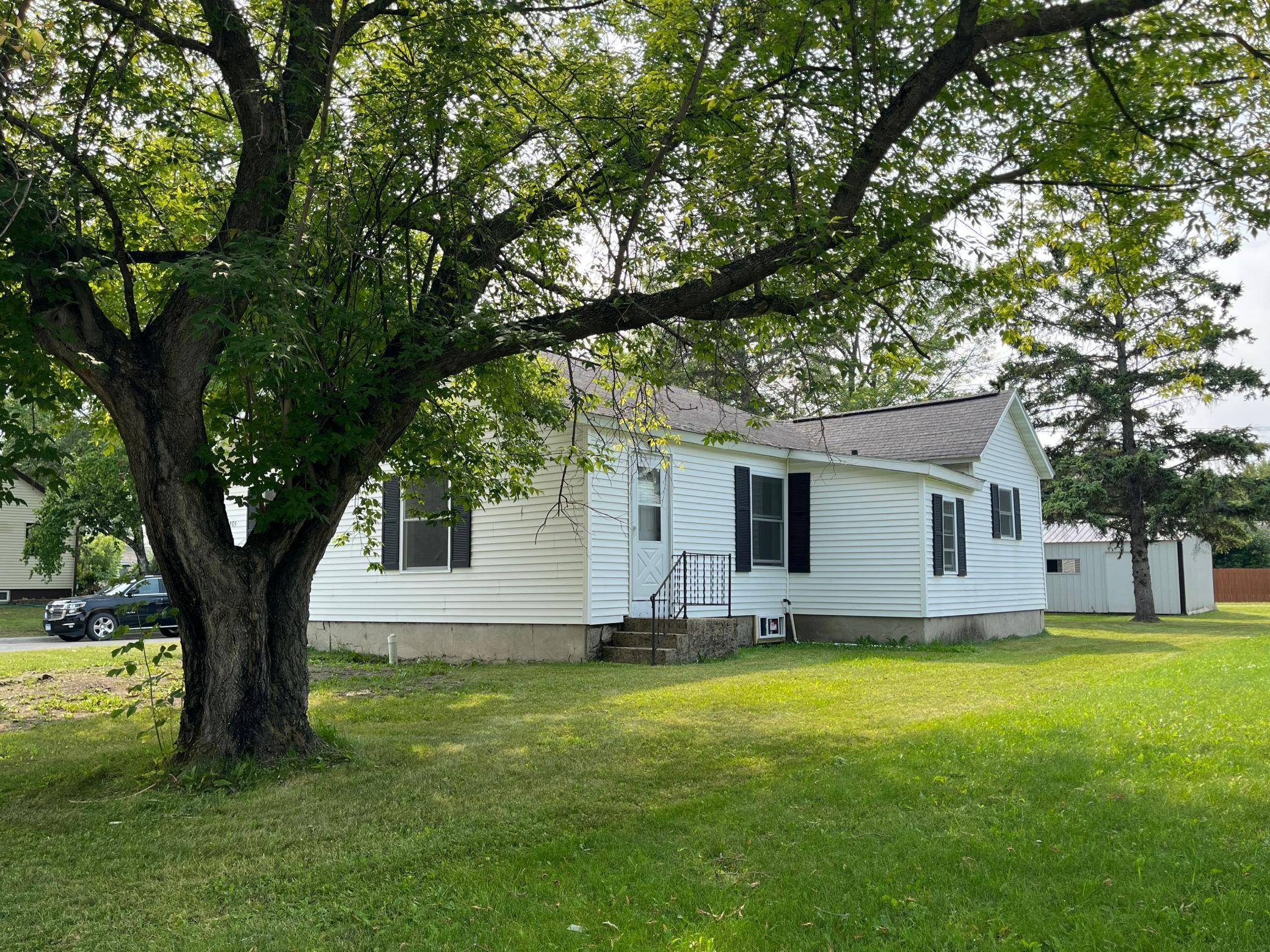 203 5th AVE NW, Baudette, MN 56623