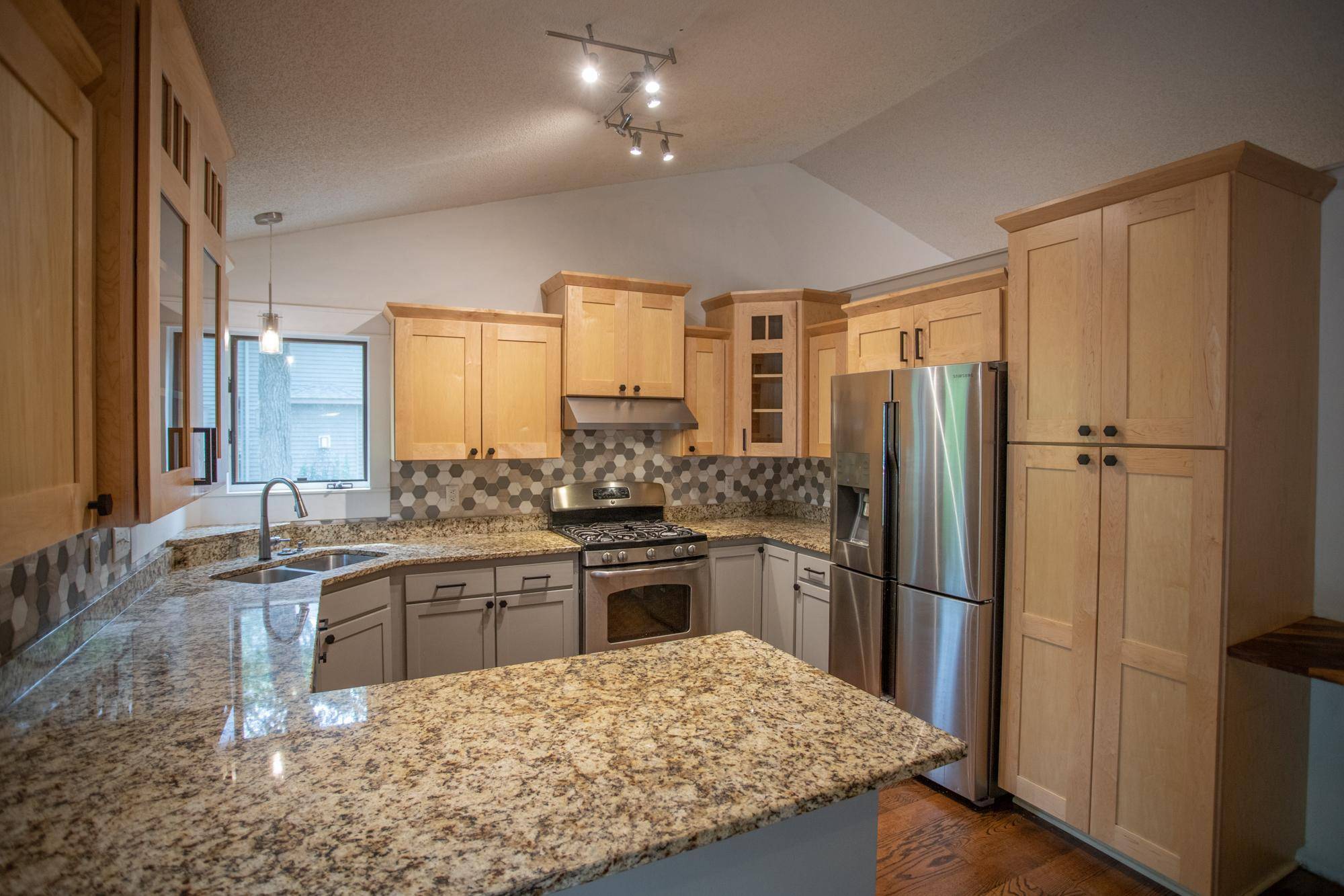 1556 Cloud DR NE, Blaine, MN 55449