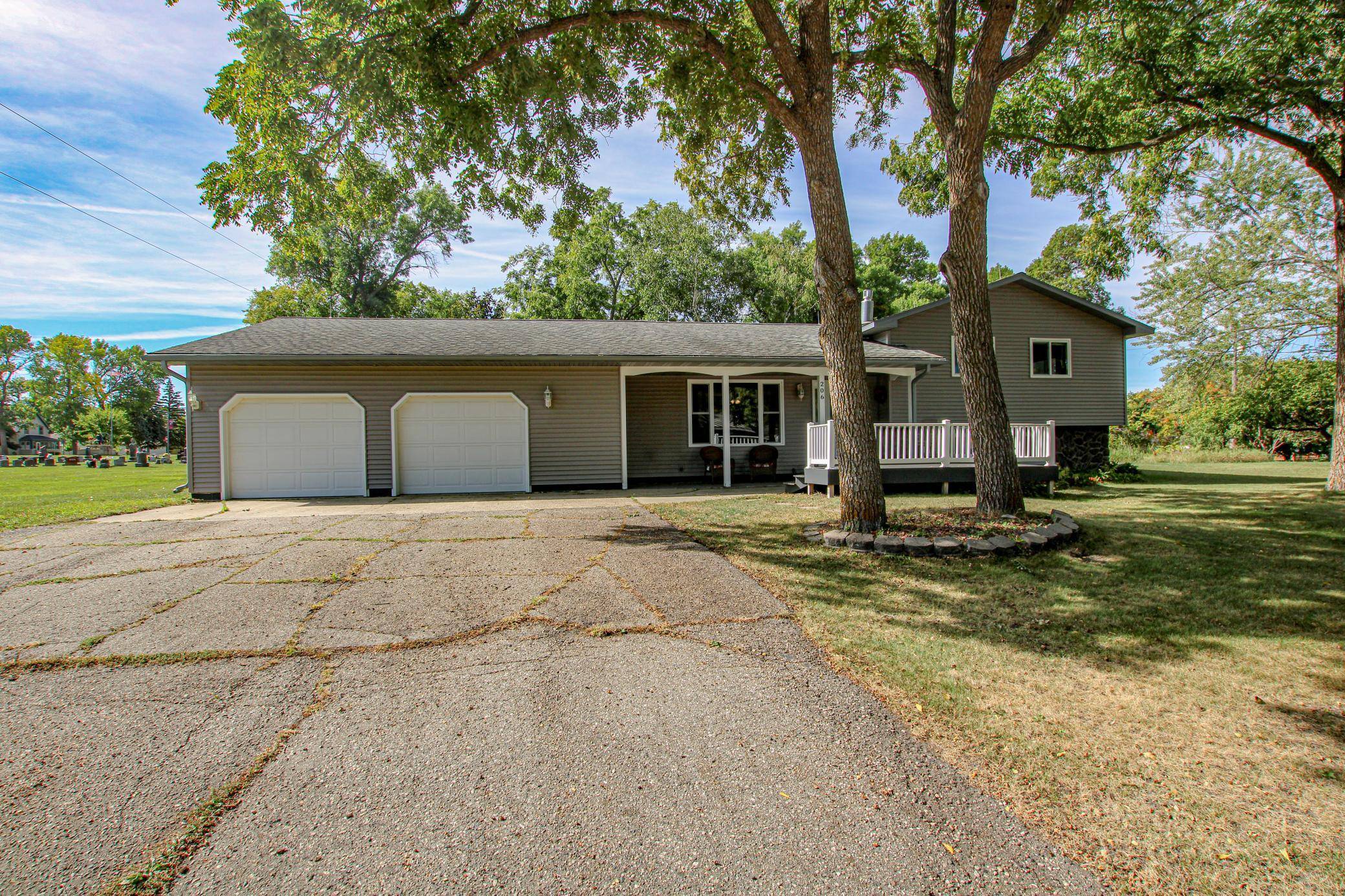206 5th ST E, Brandon, MN 56315