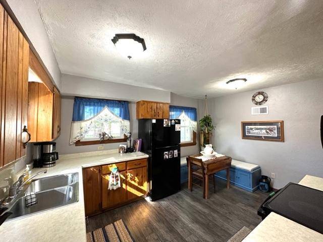 308 E Grove ST, Caledonia, MN 55921