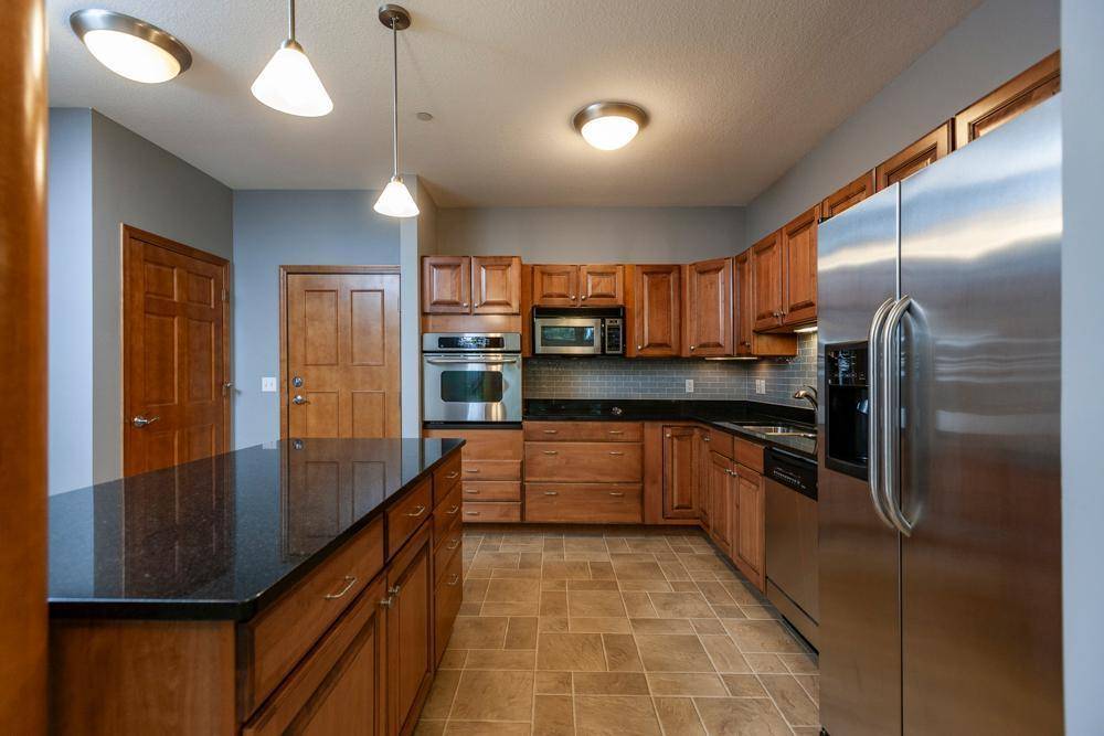 500 Greenhaven DR #202, Burnsville, MN 55306