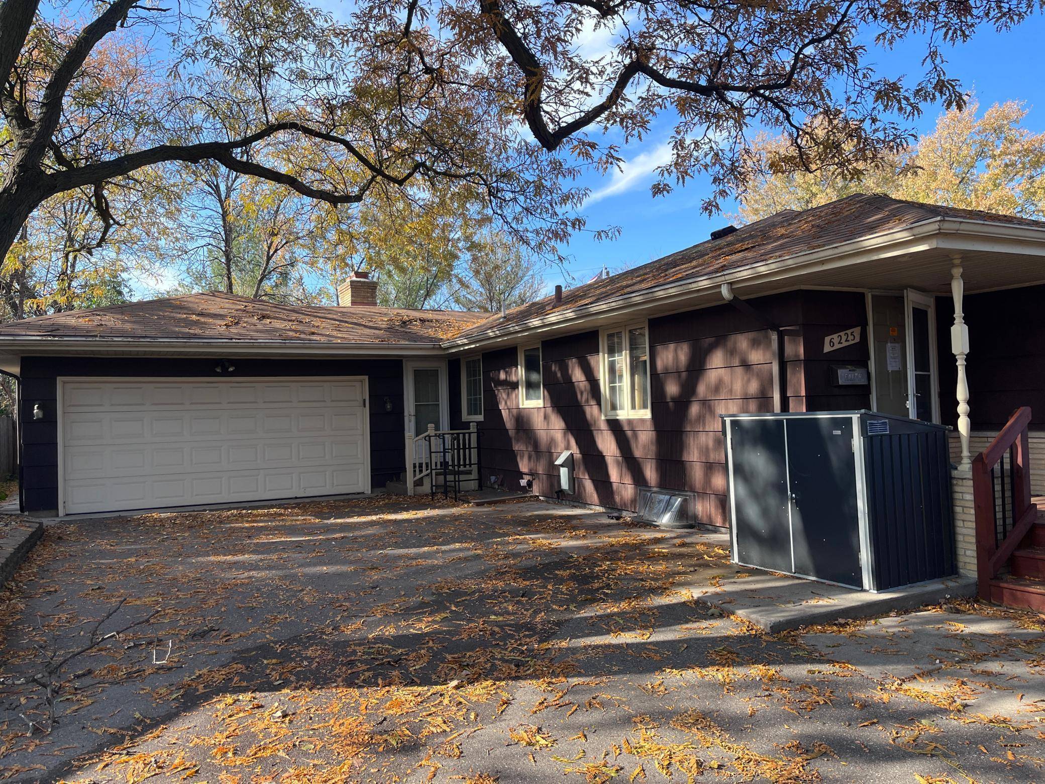 6225 Chowen AVE N, Brooklyn Center, MN 55429