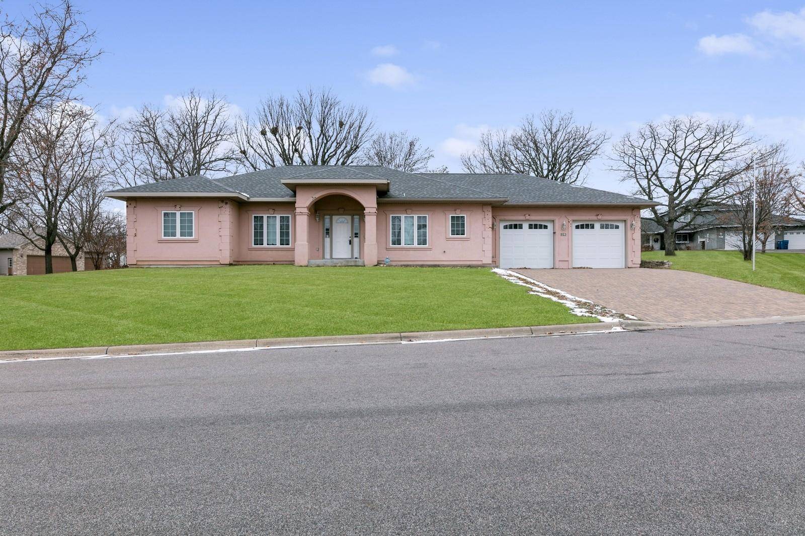 923 Oakcrest CT, Sauk Rapids, MN 56379