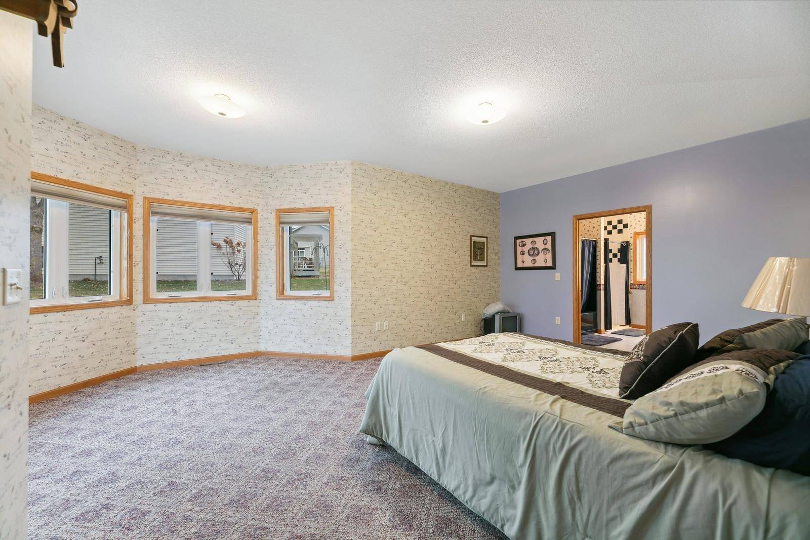 923 Oakcrest CT, Sauk Rapids, MN 56379